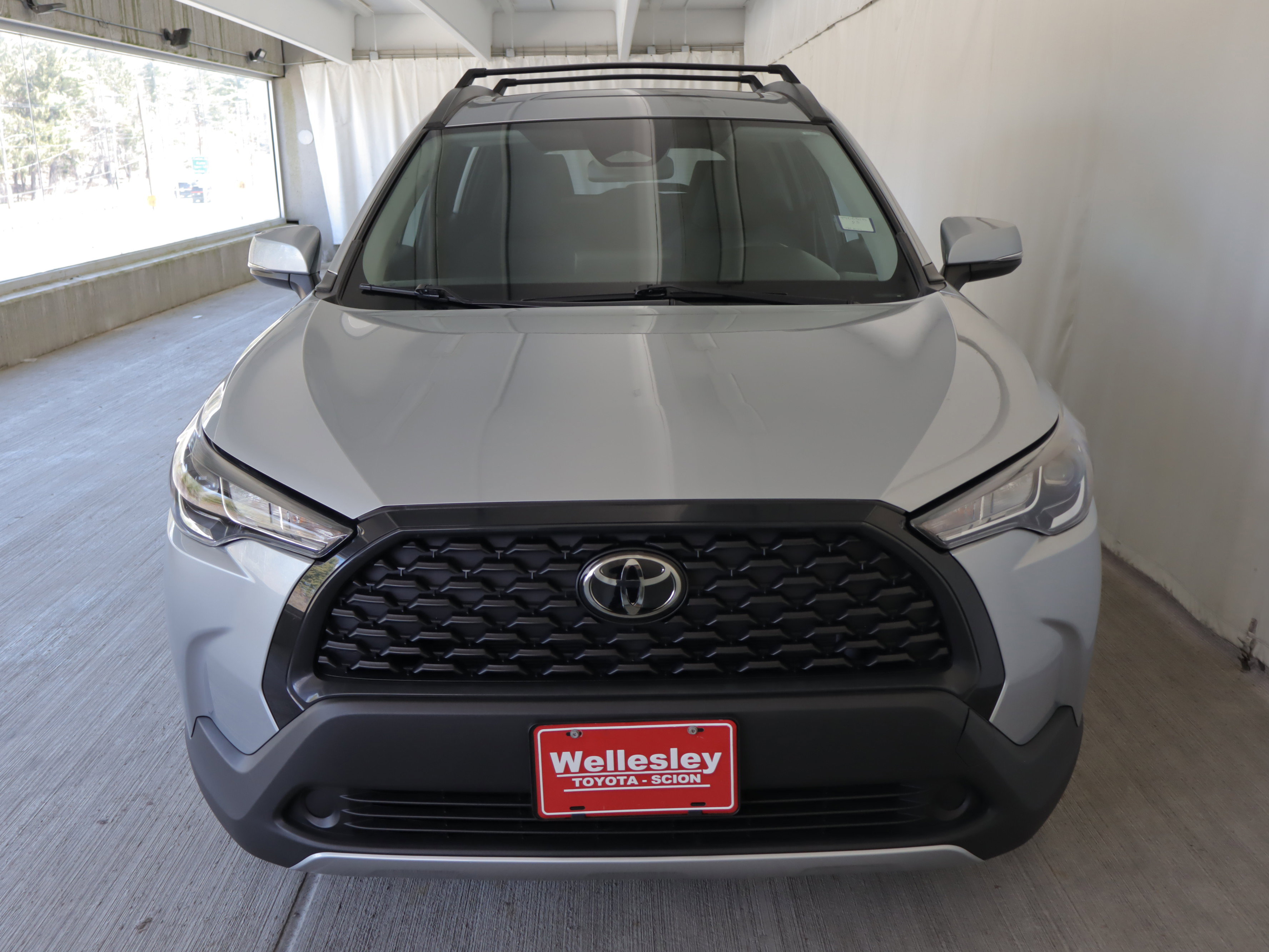 Used 2023 Toyota Corolla Cross LE w/ Moonroof Package image 4