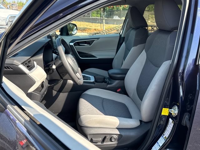 Used 2021 Toyota RAV4 XLE w/ XLE Grade Weather Package AWD/4WD image 17