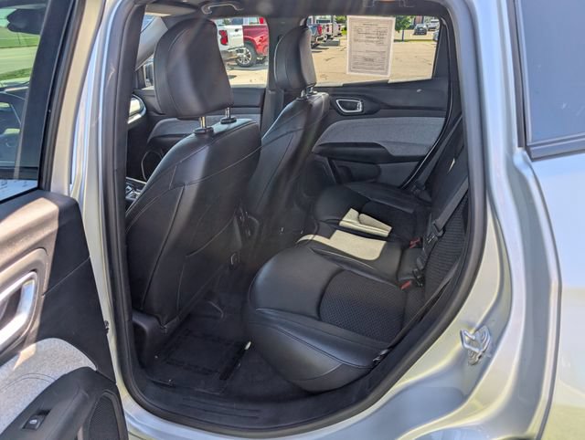 Used 2024 Jeep Compass Latitude AWD/4WD image 23