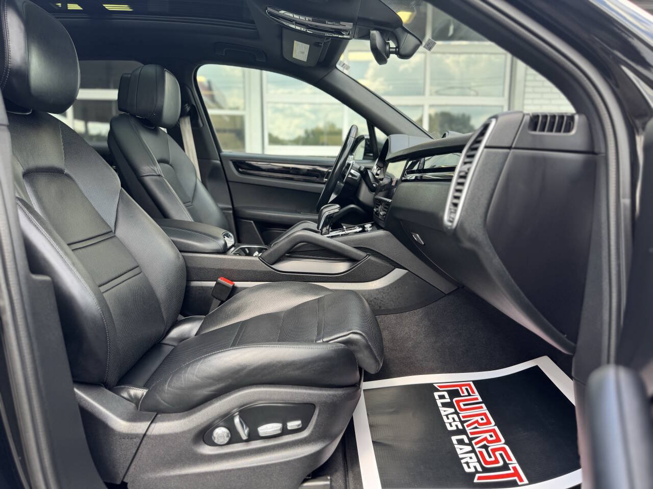 Used 2020 Porsche Cayenne AWD/4WD image 35