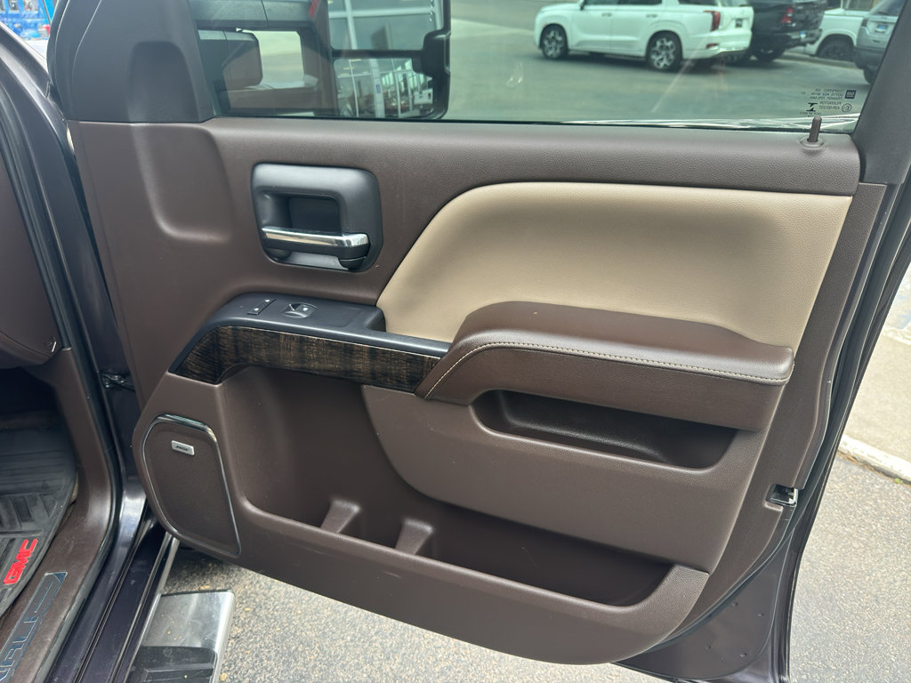 Used 2015 GMC Sierra 2500 Denali w/ Duramax Plus Package AWD/4WD image 9