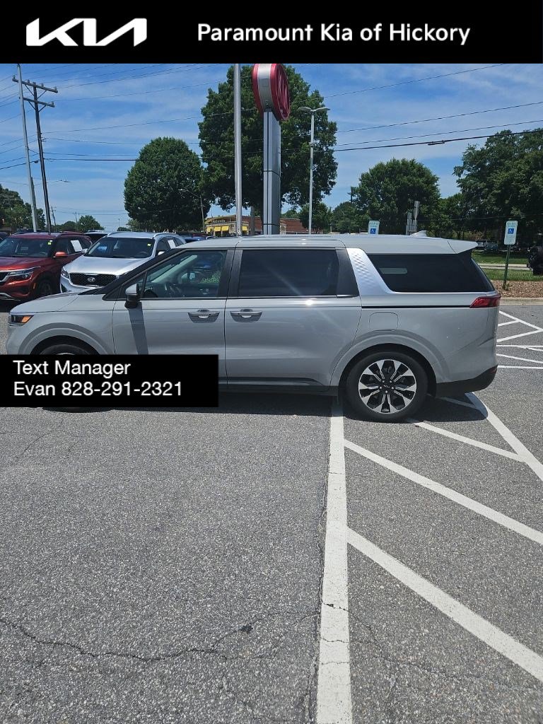 Used 2024 Kia Carnival EX FWD image 3