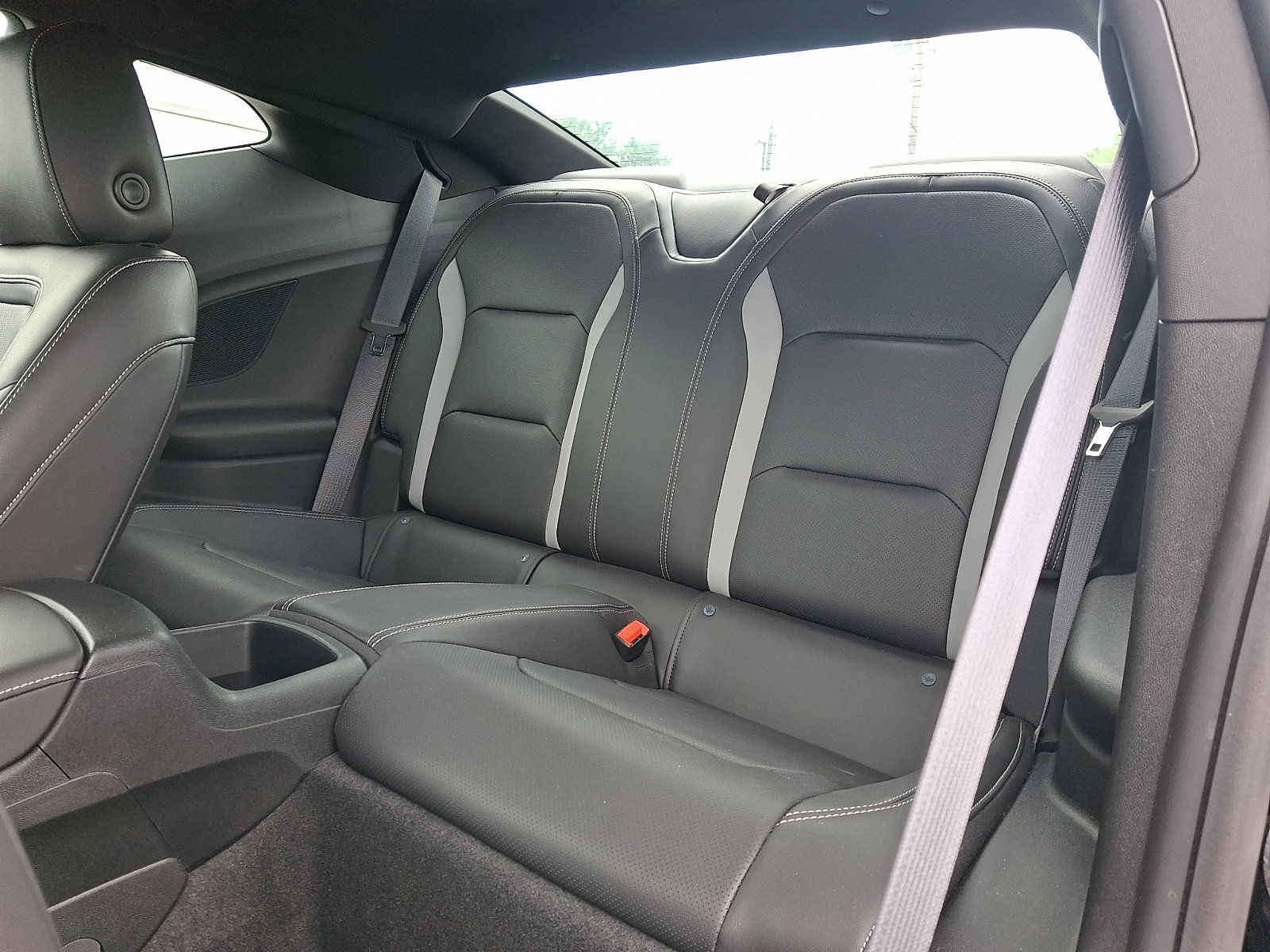Used 2021 Chevrolet Camaro LT RWD image 10