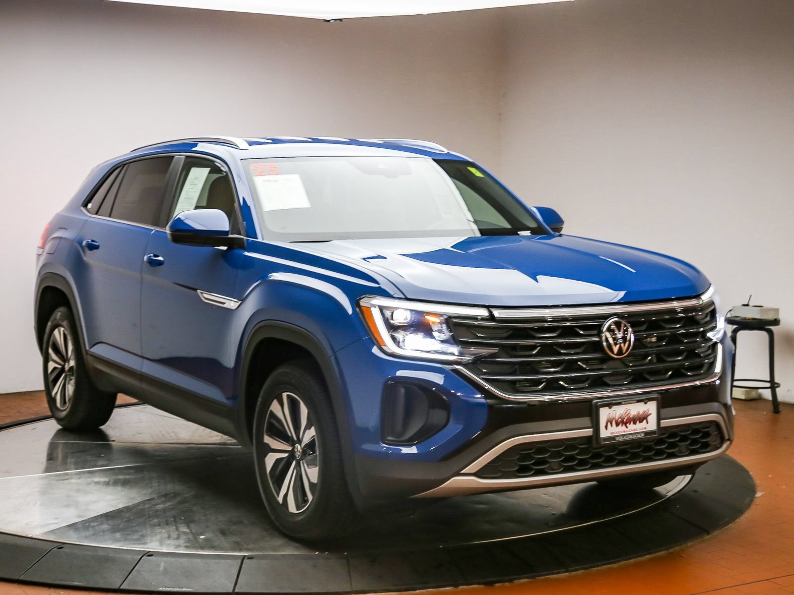 Used 2025 Volkswagen Atlas Cross Sport SE FWD image 3