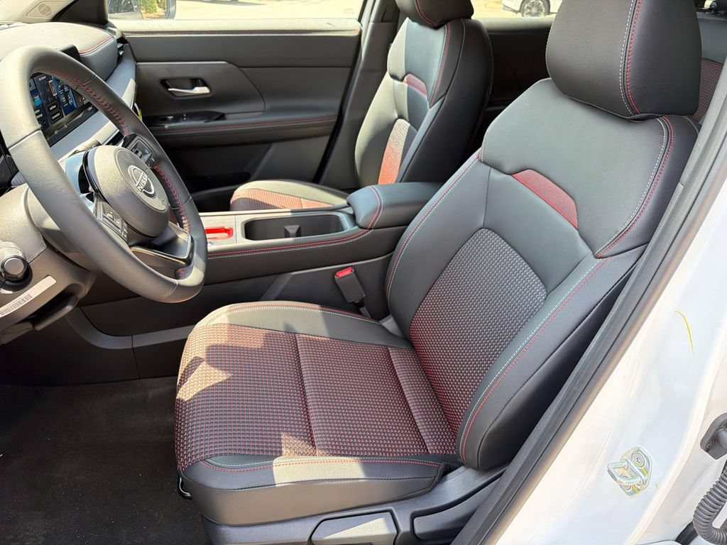 New 2026 Nissan Kicks SR FWD image 24