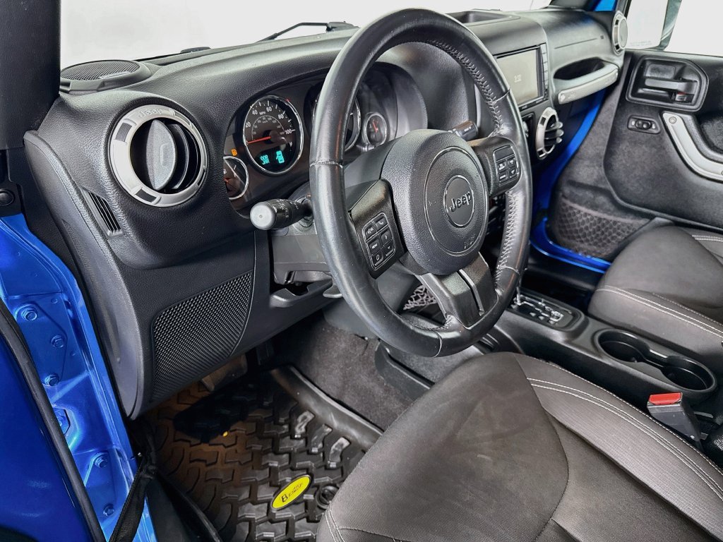 Used 2016 Jeep Wrangler Unlimited Sahara w/ Max Tow Package AWD/4WD image 9