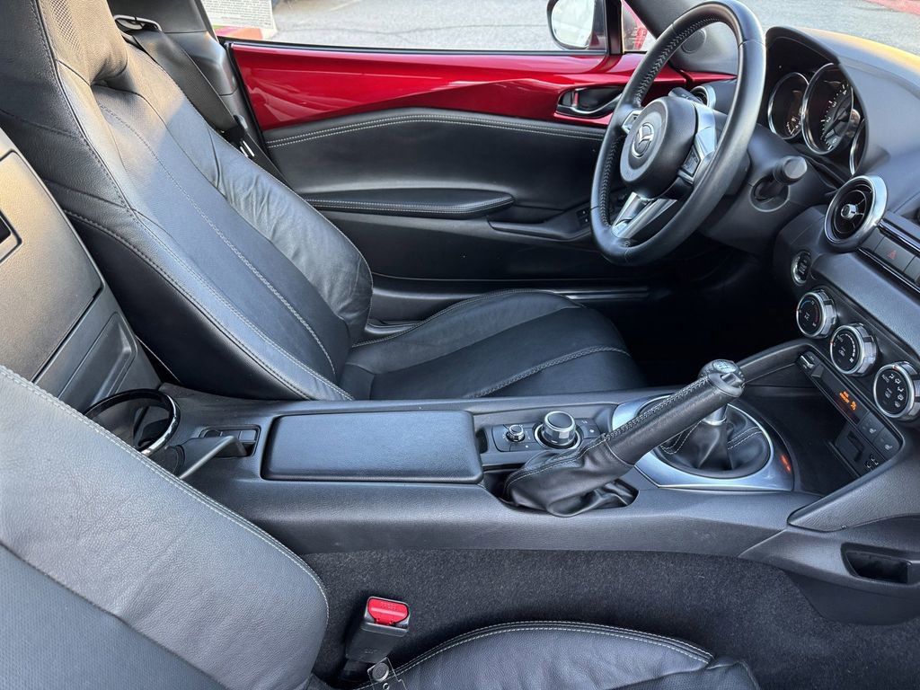 Used 2022 MAZDA MX-5 Miata RF Grand Touring RWD image 6