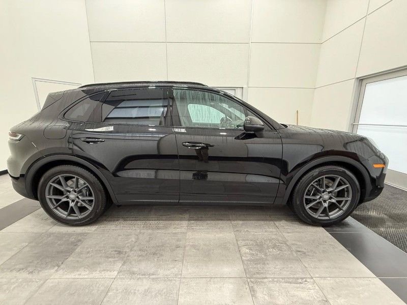 Certified 2024 Porsche Cayenne image 9