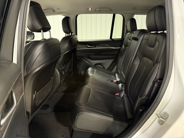 Used 2023 Jeep Grand Cherokee Limited image 28