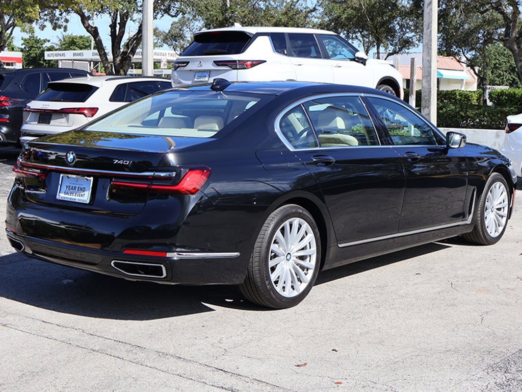 Used 2020 BMW 740i image 11