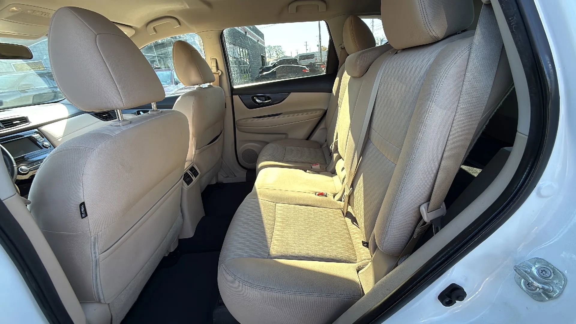 Used 2018 Nissan Rogue SV image 15