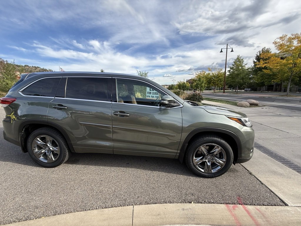 Used 2017 Toyota Highlander Limited Platinum image 9