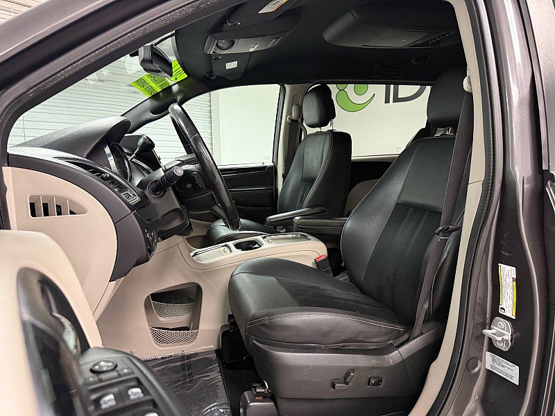 Used 2017 Dodge Grand Caravan SXT w/ Rear Park Assist Package image 10