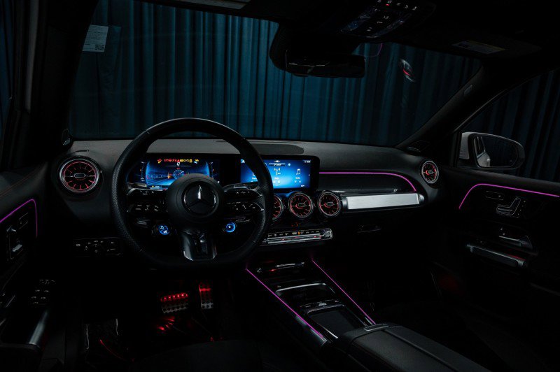 Certified 2025 Mercedes-Benz GLB 35 AMG 4MATIC image 13