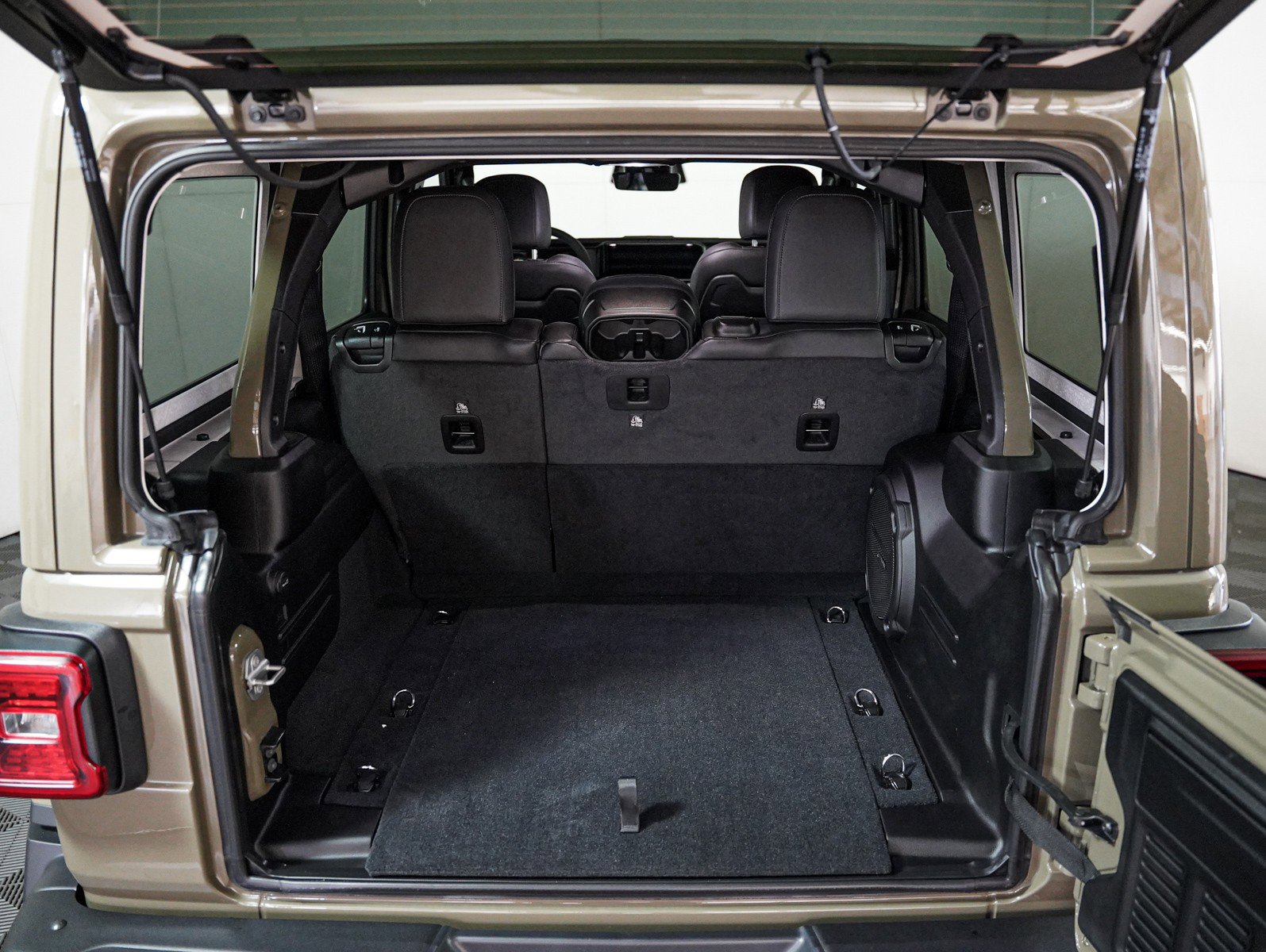 Used 2025 Jeep Wrangler Unlimited Rubicon image 5