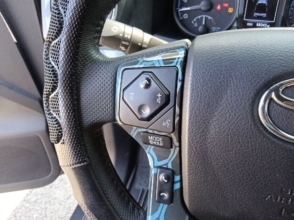 Used 2022 Toyota Tacoma TRD Off-Road AWD/4WD image 18