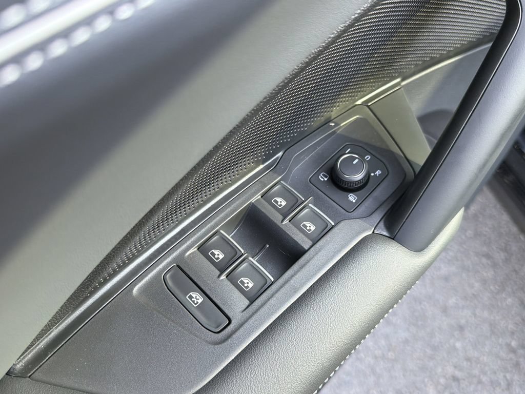 New 2026 Volkswagen Tiguan SEL R-Line AWD/4WD image 23