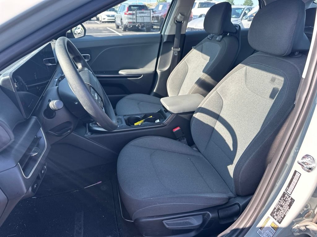 Used 2025 Kia K4 FWD image 13