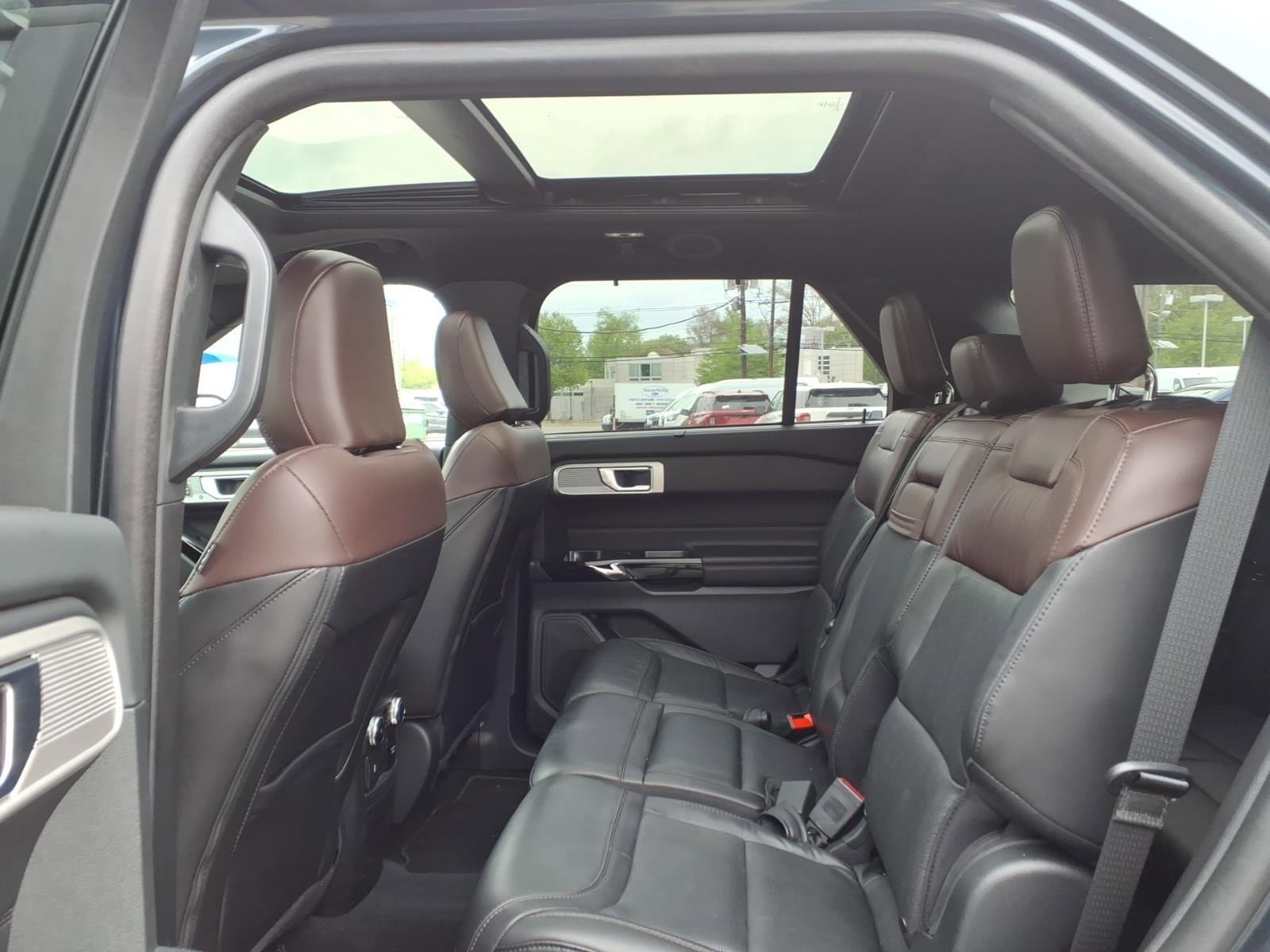 Used 2023 Ford Explorer Platinum w/ Equipment Group 601A AWD/4WD image 12