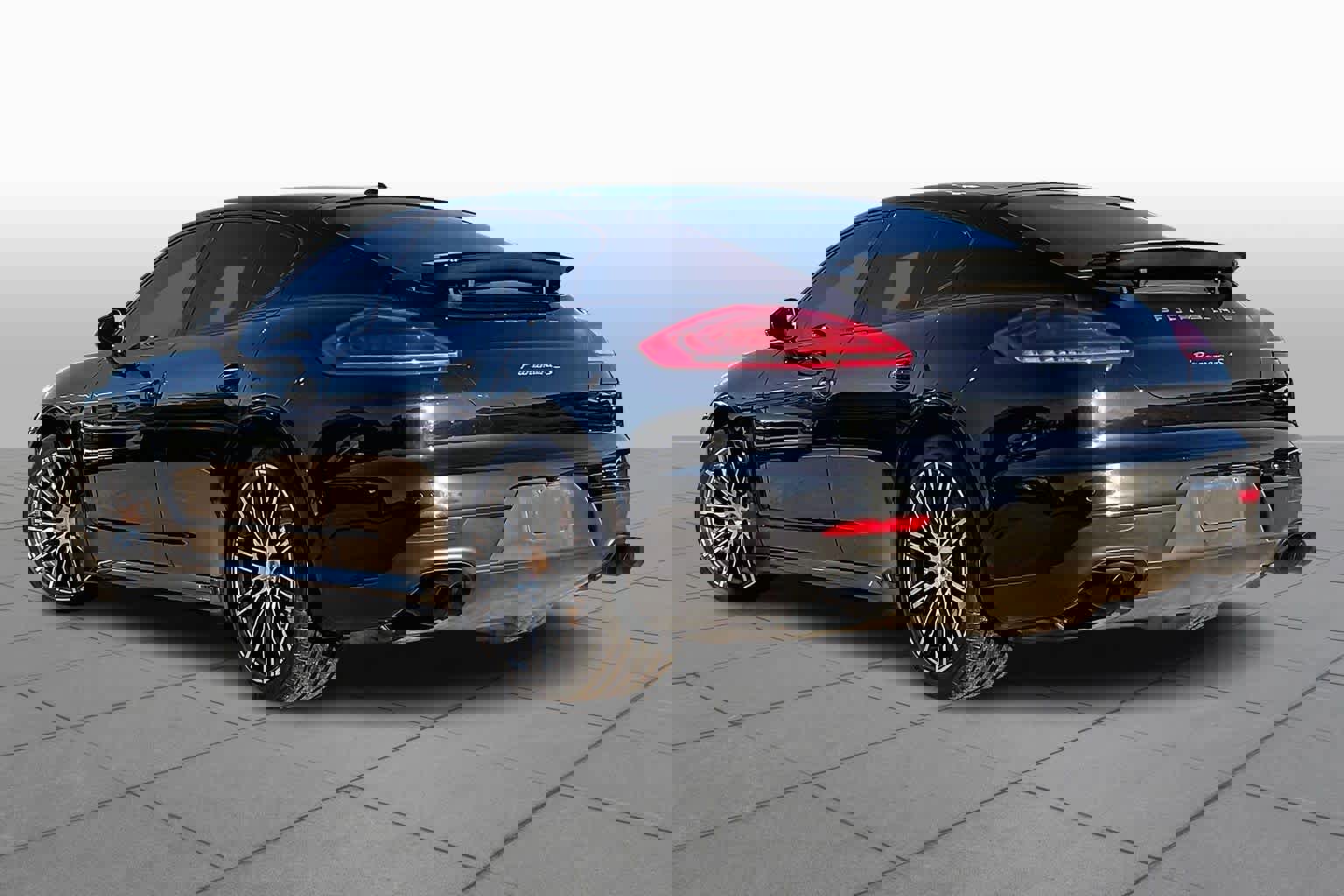 Used 2016 Porsche Panamera S image 13