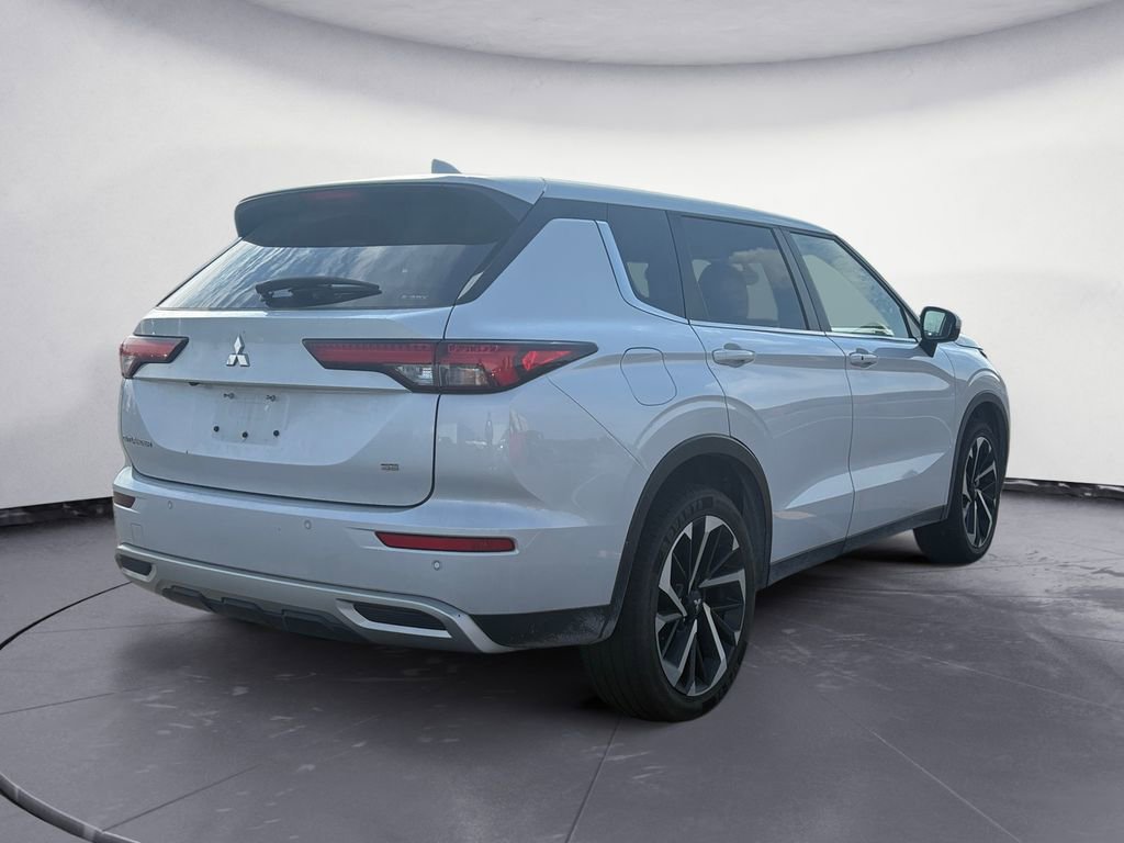 Used 2024 Mitsubishi Outlander SE image 5