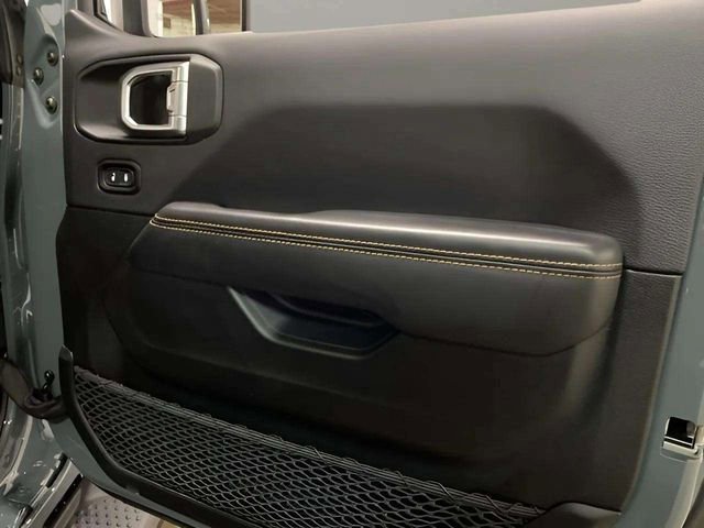 Used 2025 Jeep Wrangler Unlimited Sahara w/ Safety Group AWD/4WD image 86