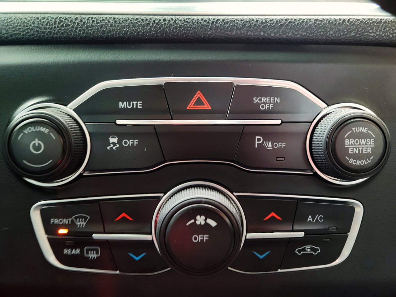 Used 2018 Dodge Charger SXT w/ Blacktop Package image 13