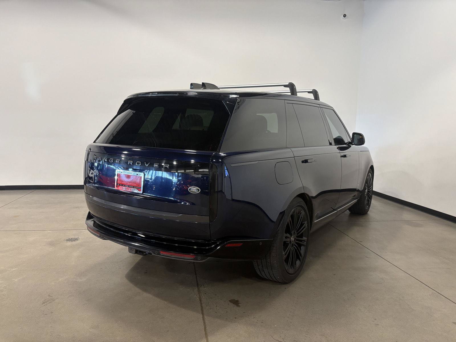 Used 2023 Land Rover Range Rover Long Wheelbase SE AWD/4WD image 3
