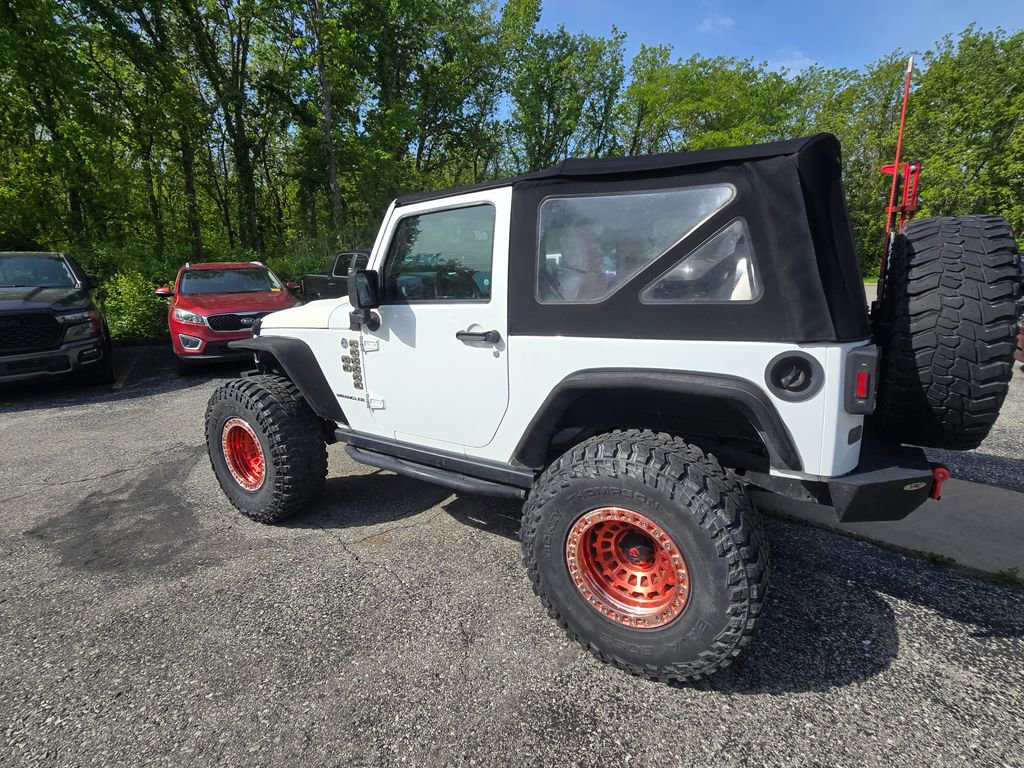 Used 2017 Jeep Wrangler Rubicon w/ Power Convenience Group AWD/4WD image 4