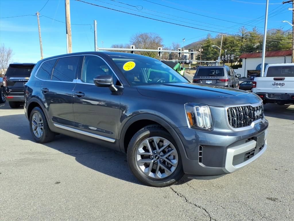 Used 2023 Kia Telluride LX image 1