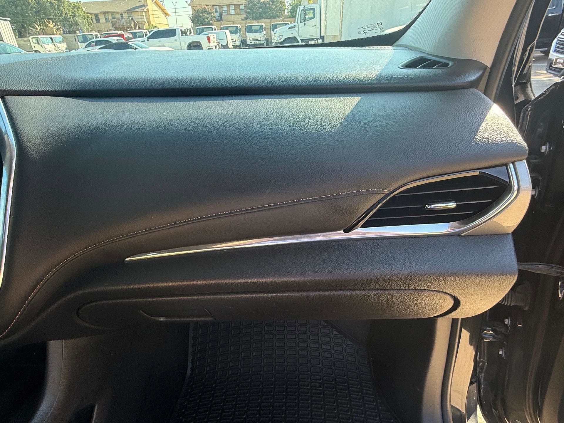 Used 2020 Chevrolet Traverse LT image 31