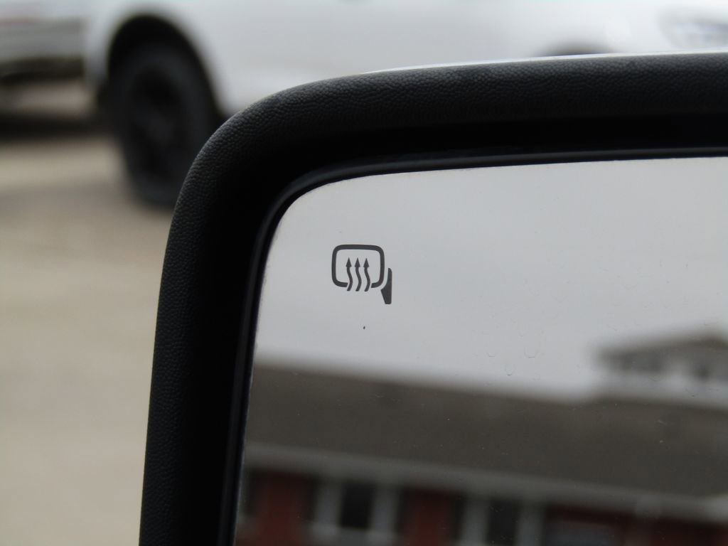 Used 2015 Ford F250 Lariat w/ Chrome Package image 9