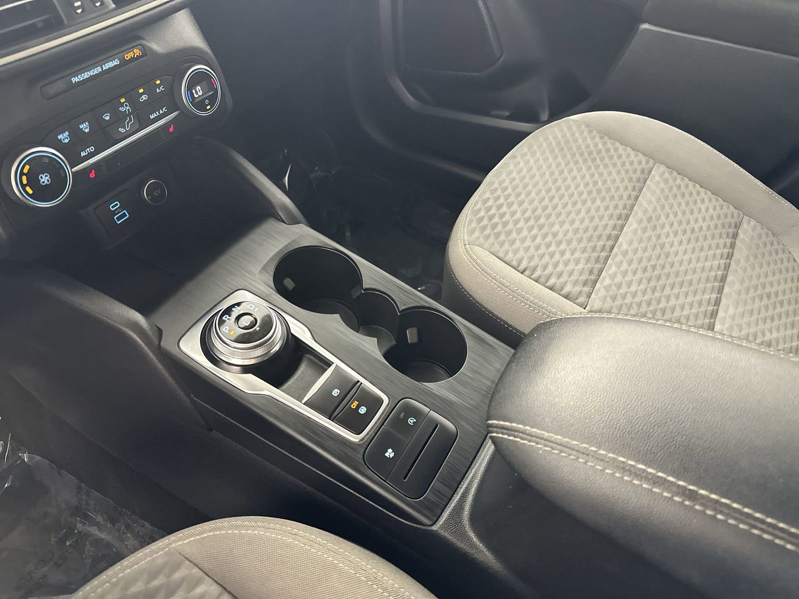 Used 2020 Ford Escape SE image 21