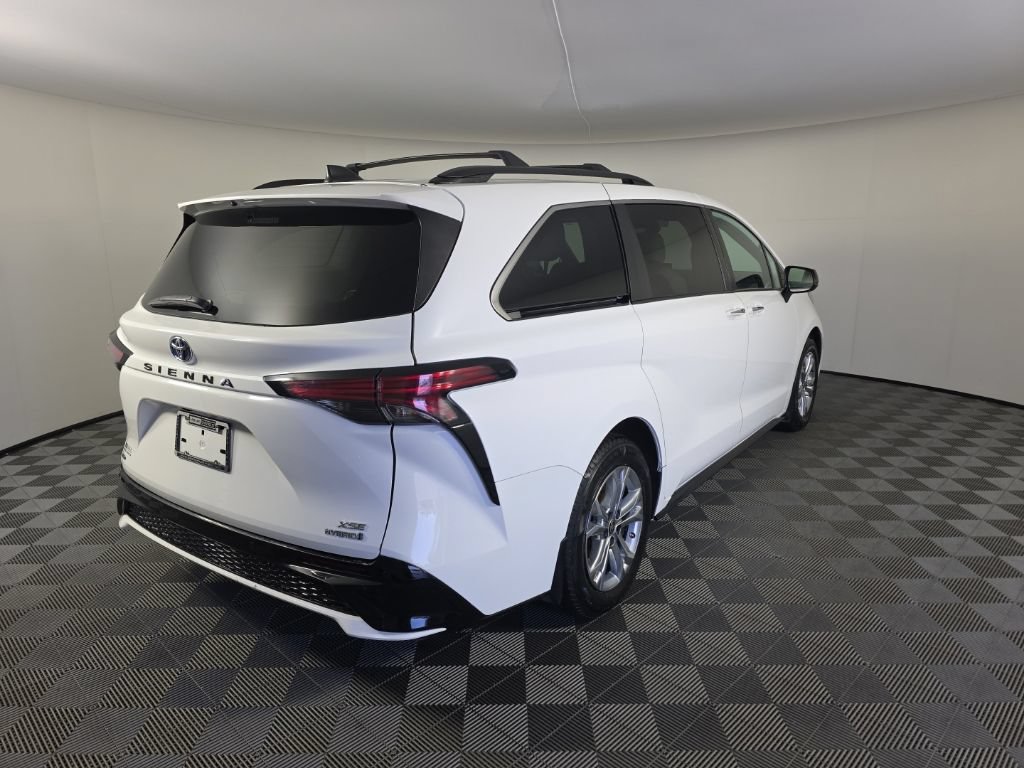 Used 2022 Toyota Sienna XSE AWD/4WD image 5