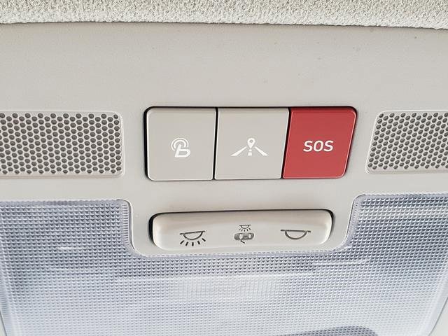 Used 2022 Hyundai Venue Limited image 31