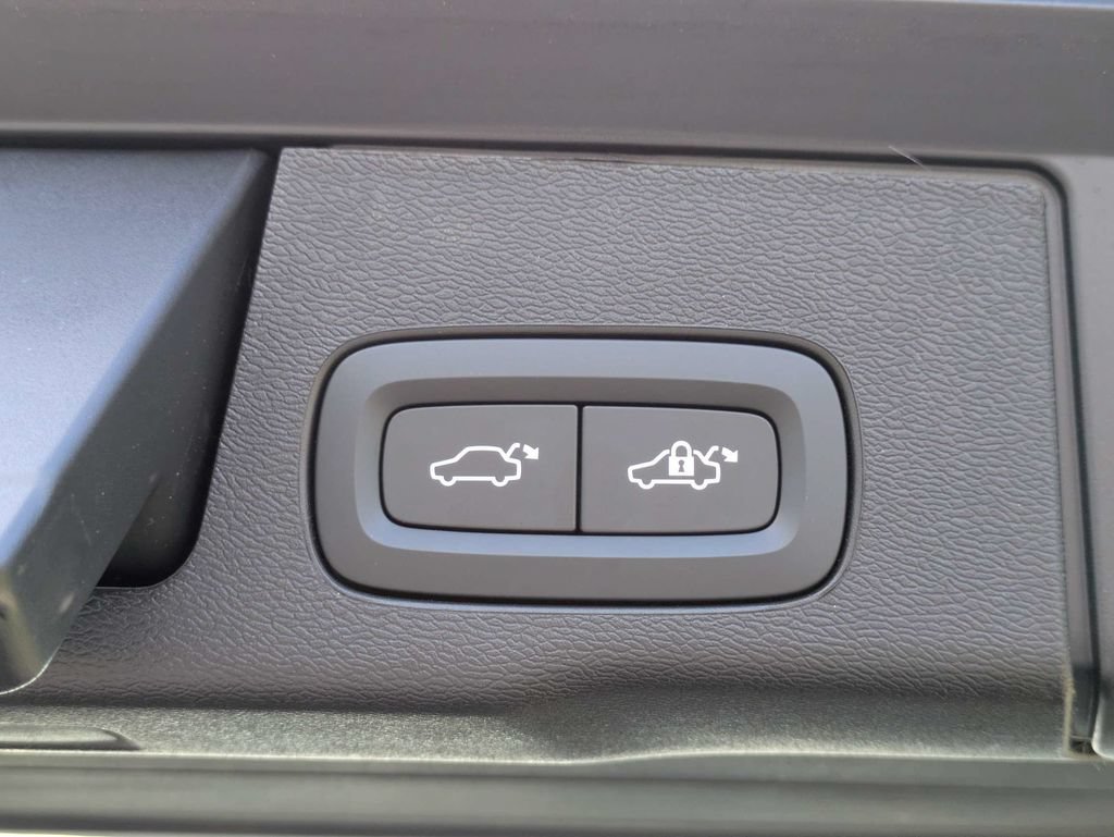 Certified 2026 Volvo XC60 B5 Core AWD/4WD image 14