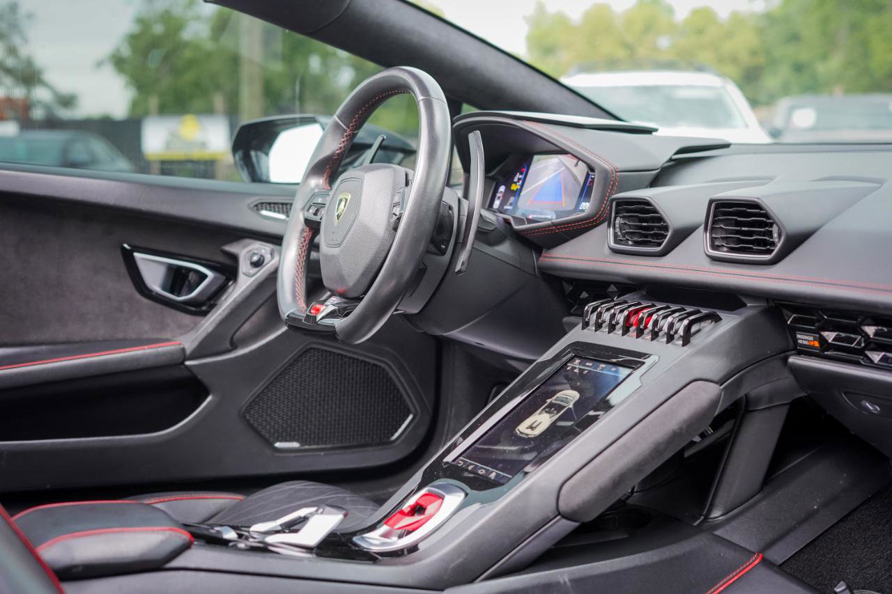 Used 2020 Lamborghini Huracan EVO RWD image 13