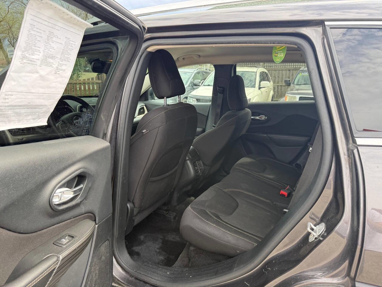 Used 2015 Jeep Cherokee Latitude w/ Comfort/Convenience Group image 14