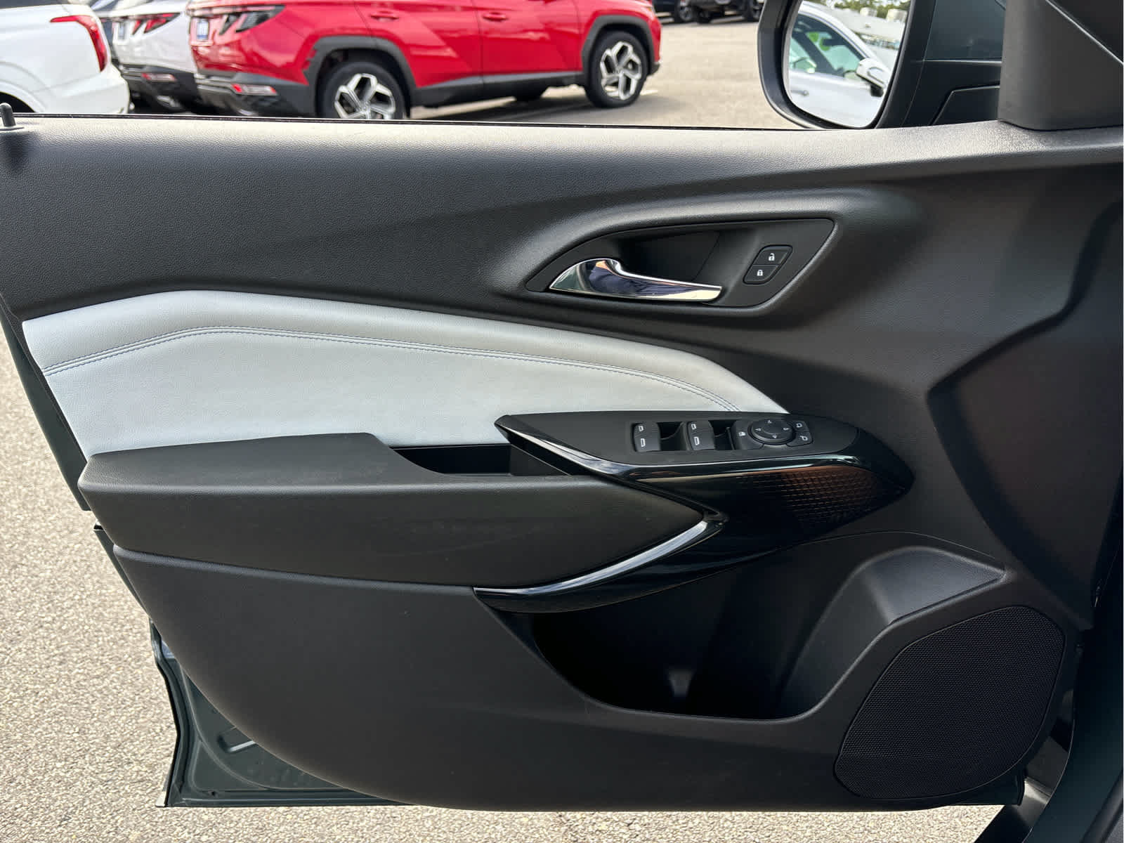 Used 2025 Chevrolet Trax LT FWD image 20