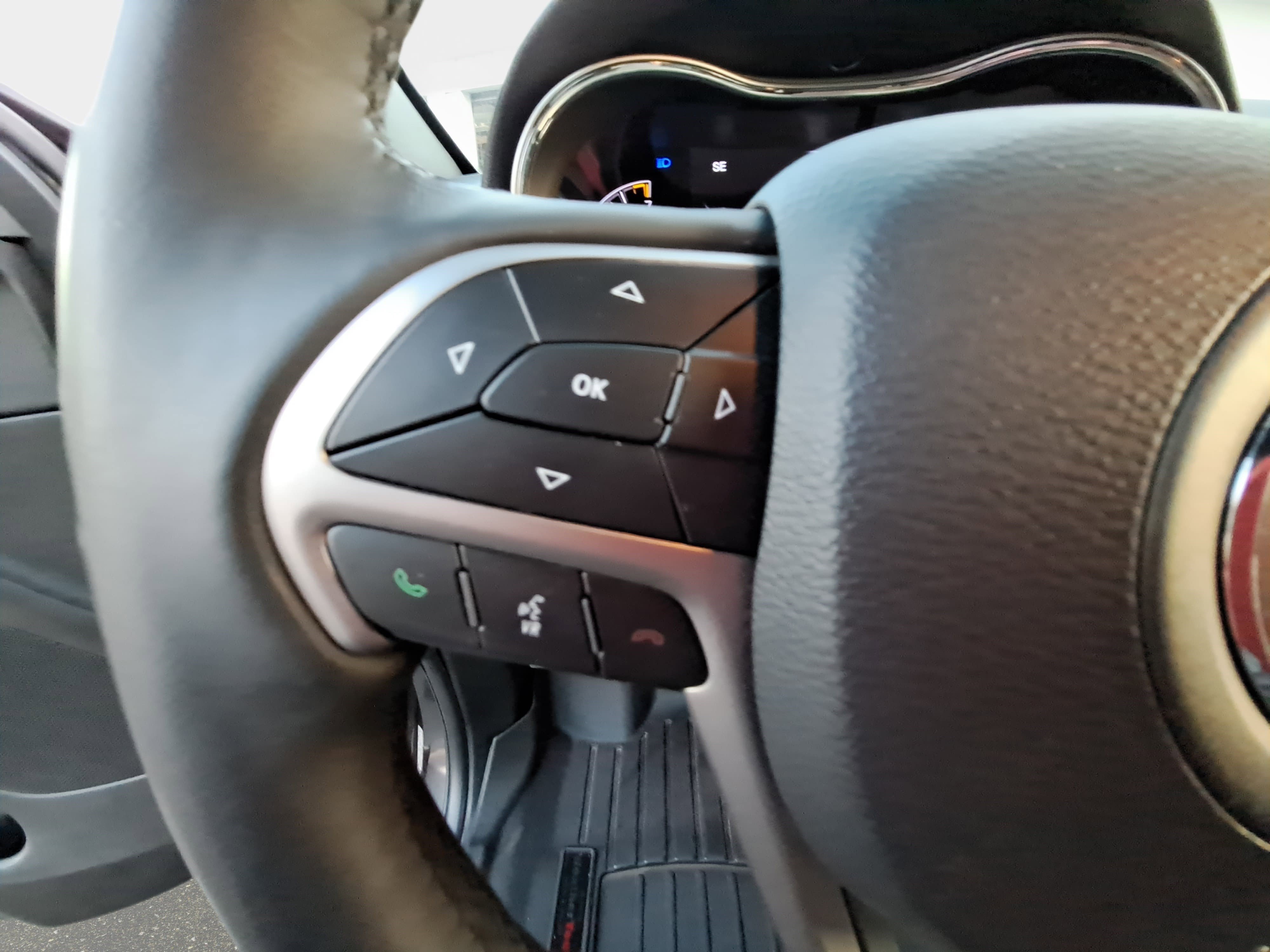 Used 2019 Jeep Grand Cherokee Altitude image 18