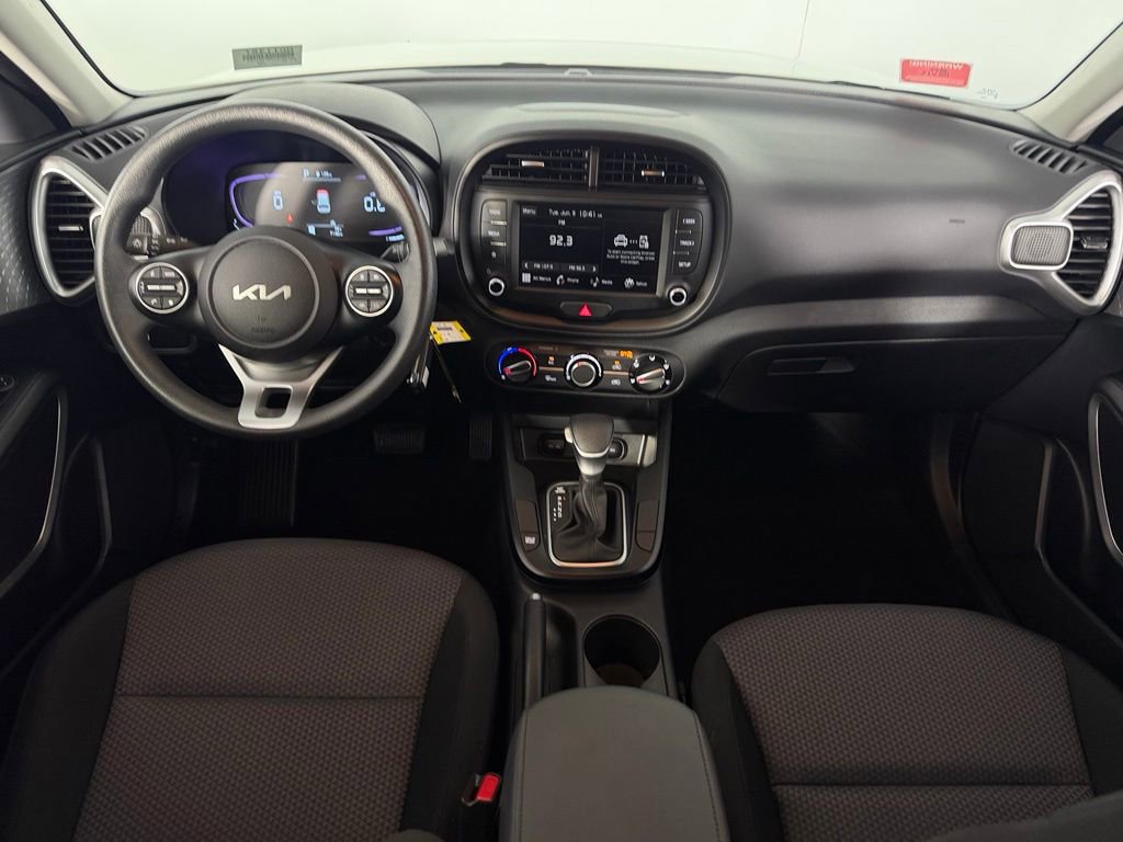 Used 2025 Kia Soul LX w/ LX Technology Package FWD image 14