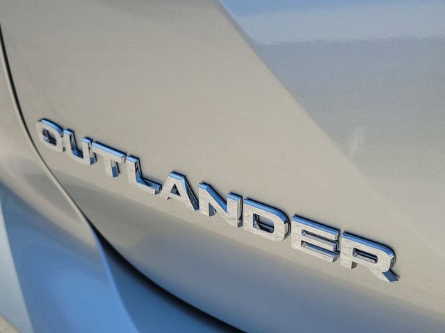 New 2026 Mitsubishi Outlander SE image 10