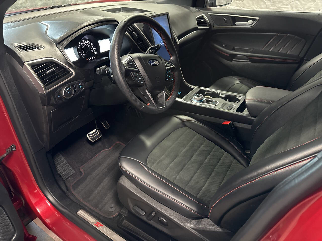 Used 2023 Ford Edge ST-Line image 18