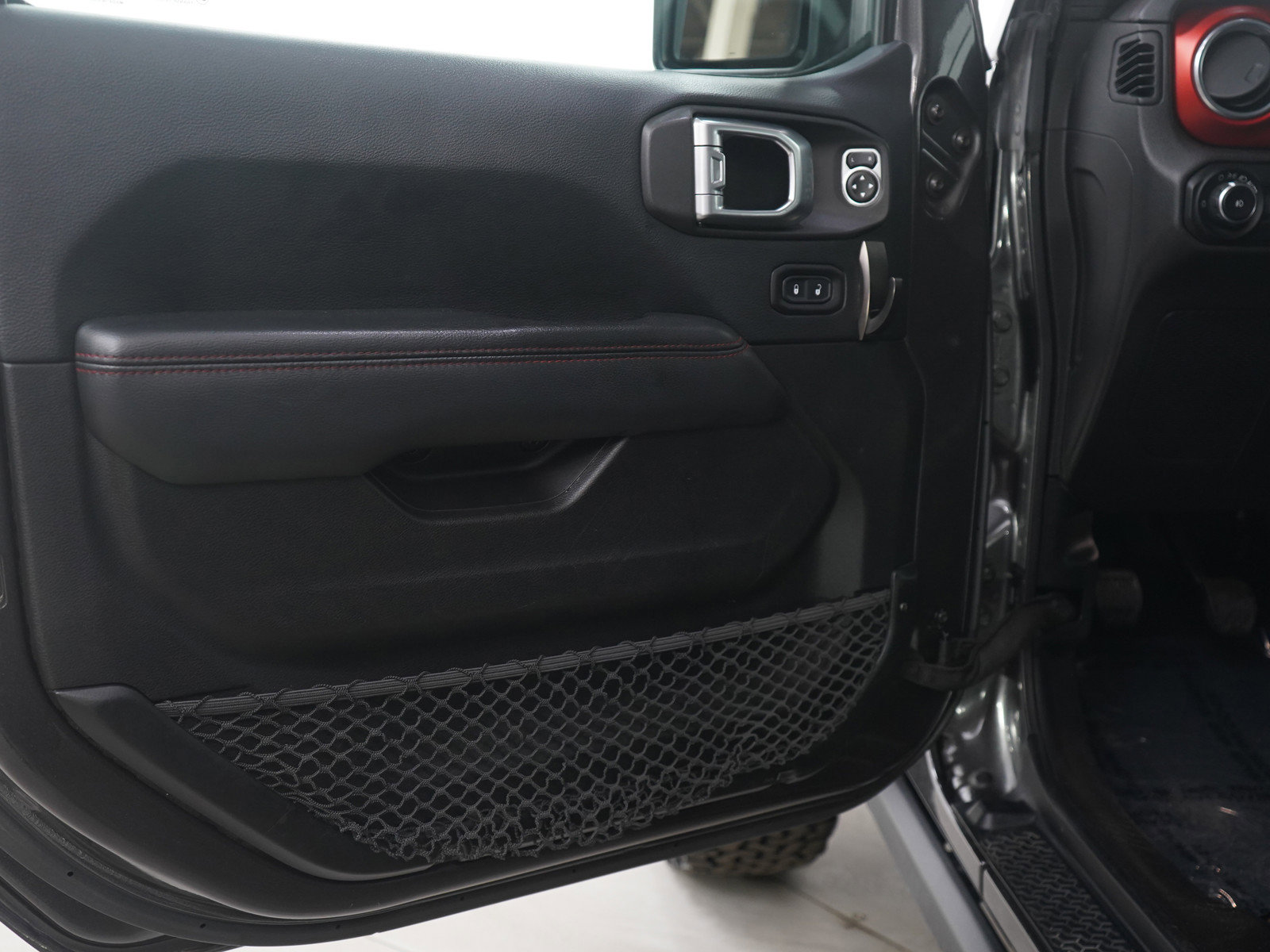 Used 2018 Jeep Wrangler Unlimited Rubicon w/ Dual Top Group image 18