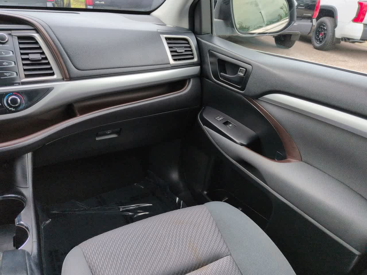 Certified 2018 Toyota Highlander LE FWD image 17
