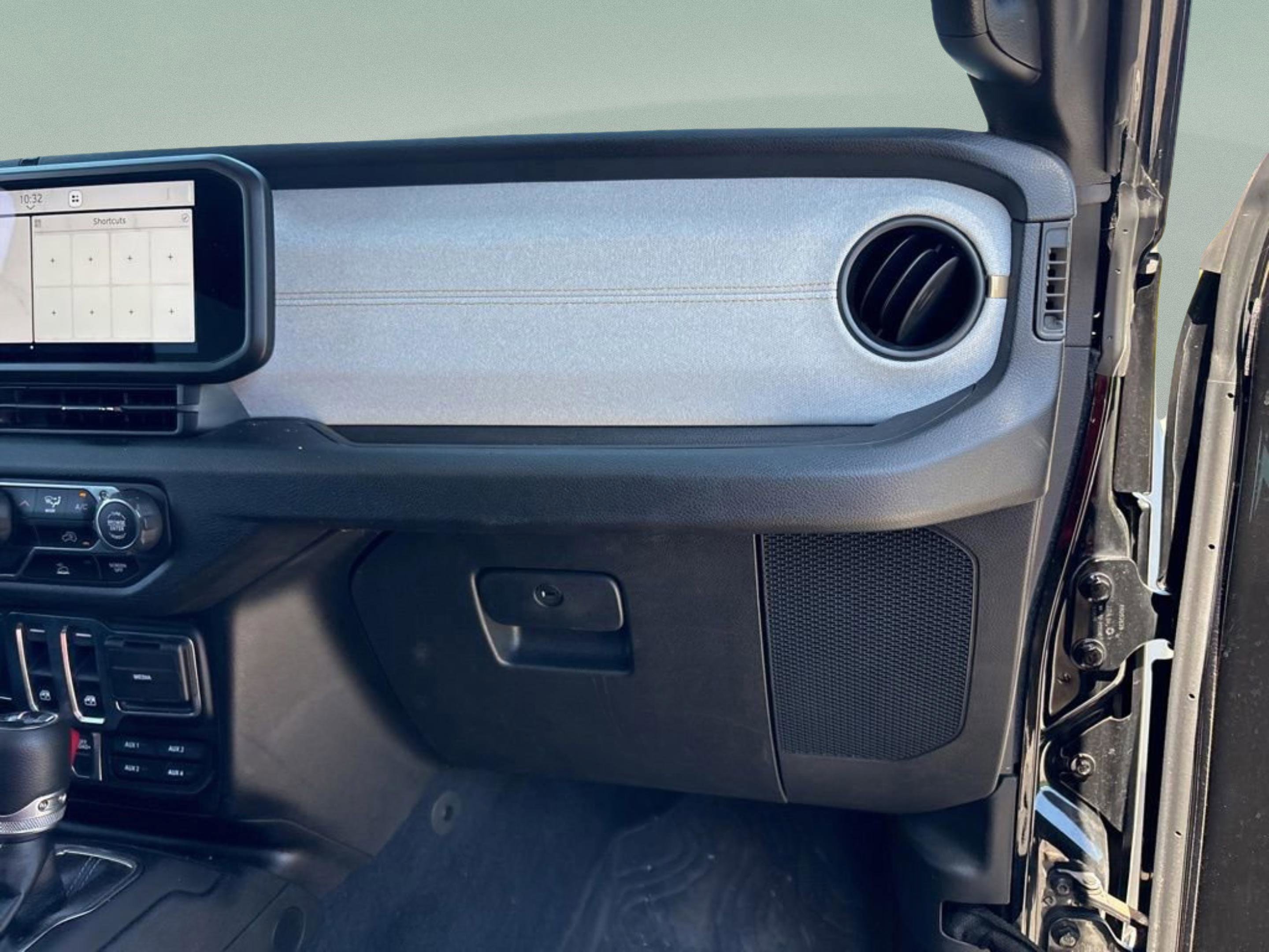 Used 2024 Jeep Wrangler Sport AWD/4WD image 8