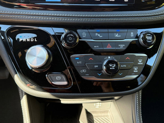 New 2026 Chrysler Pacifica Limited image 32