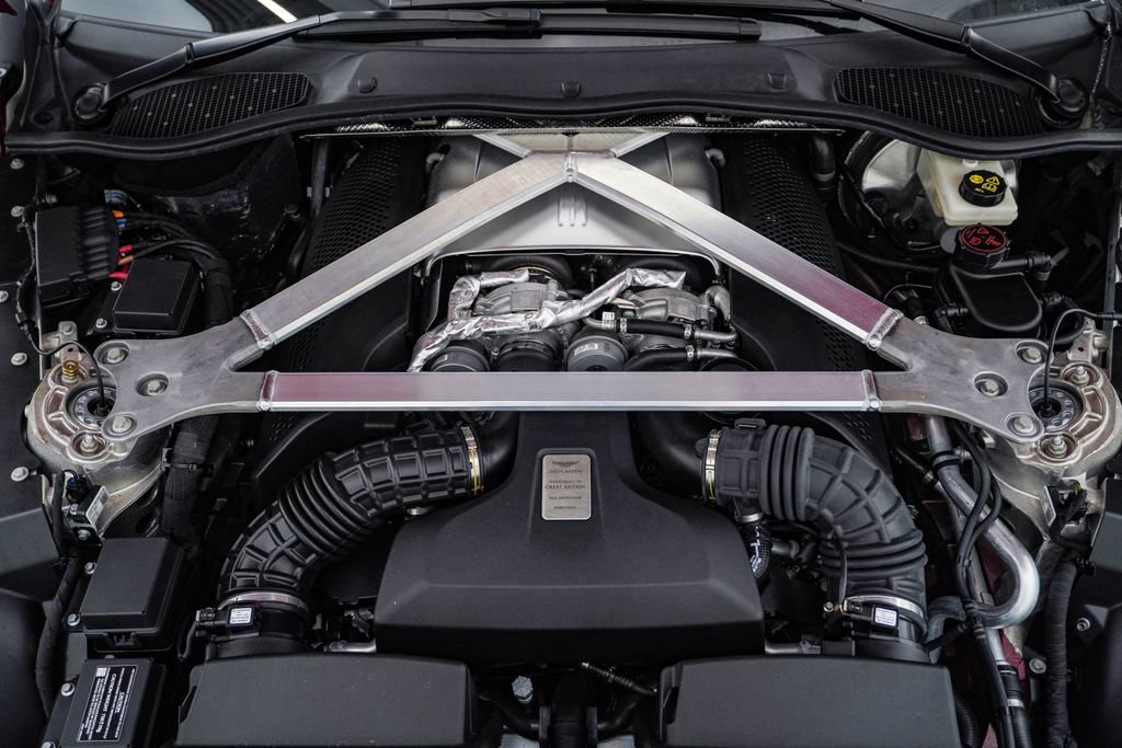 Used 2023 Aston Martin V8 Vantage Roadster RWD image 37