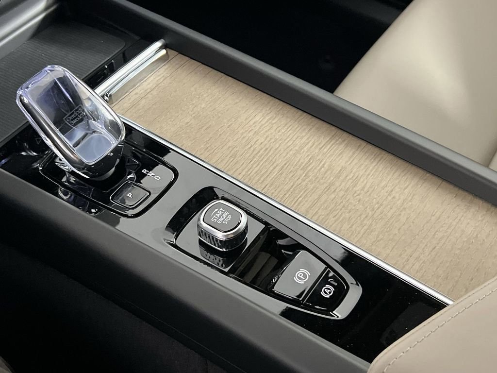 New 2026 Volvo XC60 B5 Plus w/ Climate Package image 18