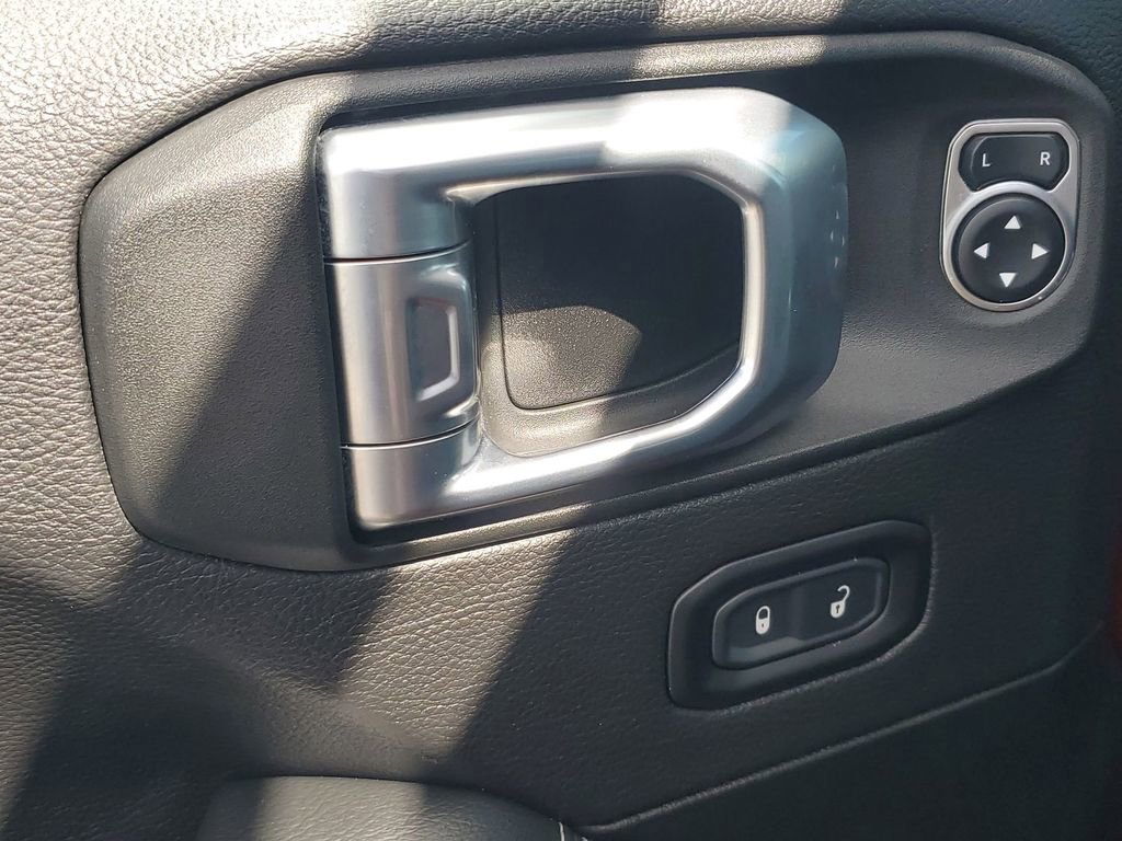 Used 2022 Jeep Wrangler Unlimited Sahara image 45